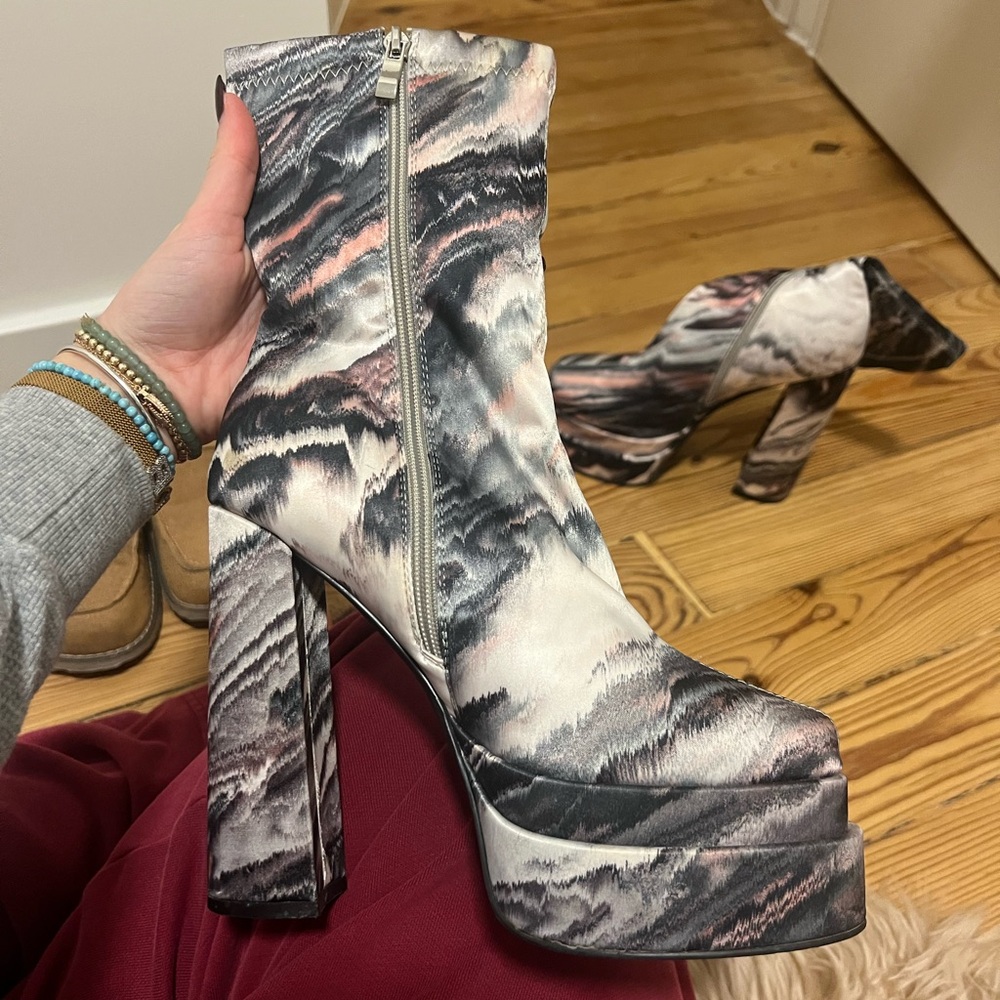 Elegant Patterned Heeled Boots - image 4